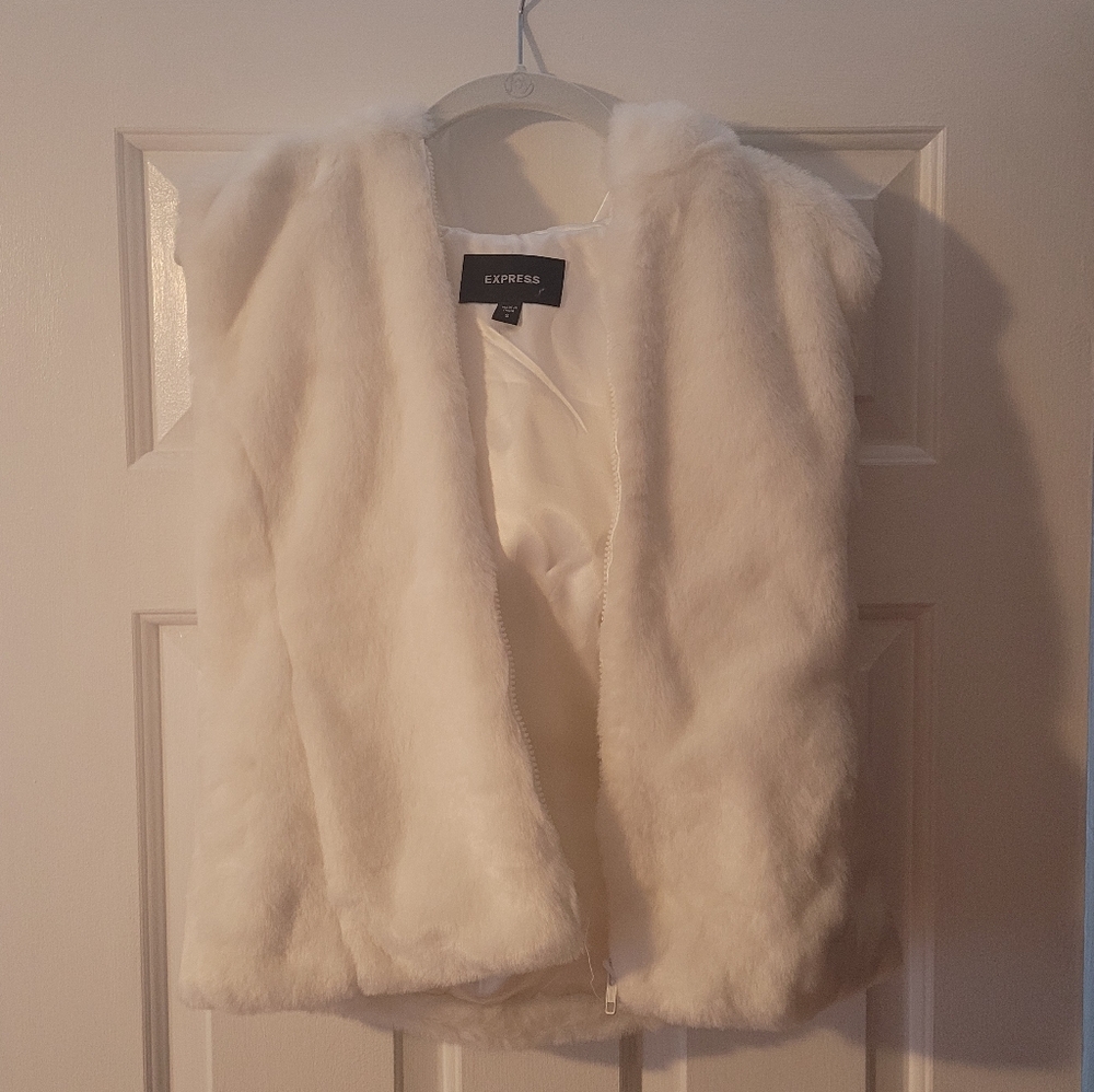 Express faux fur vest size small